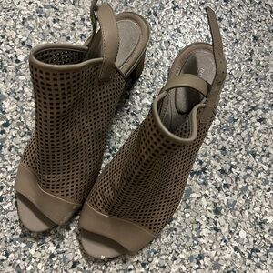 Women's Tan Peep-Toe Heeled Sandals